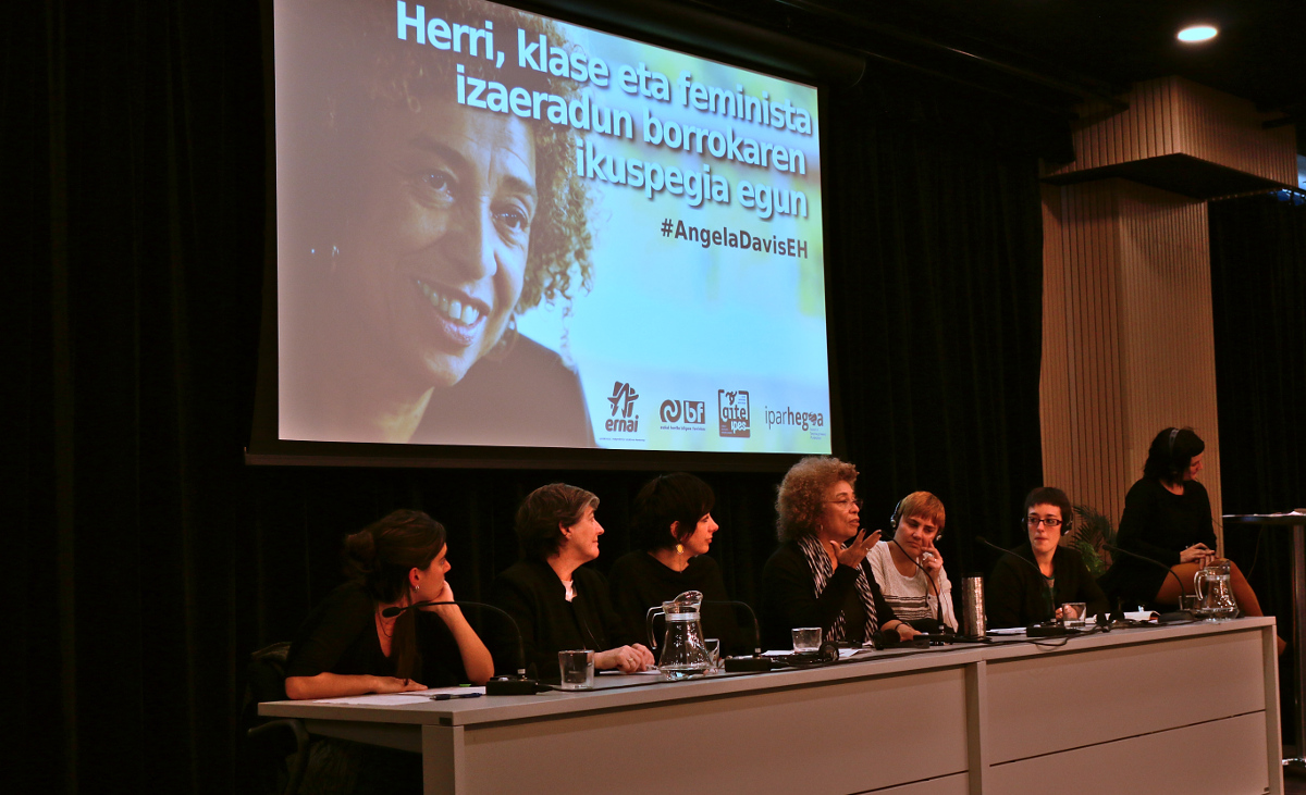 Irati Sienra, Laura Mintegi, Iratxe Urizar, Angela Davis, Ainhoa Etxaide eta Saioa Iraola